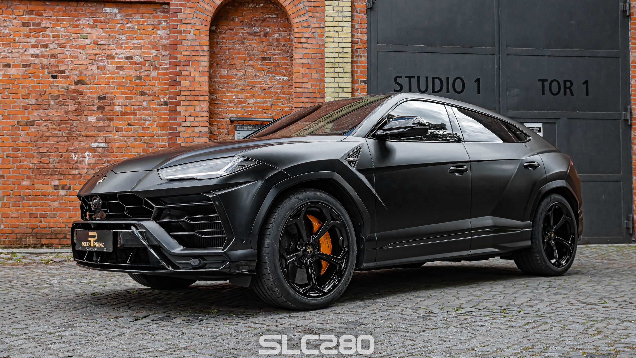 folienprinz_Lamborghini_Urus_black_01